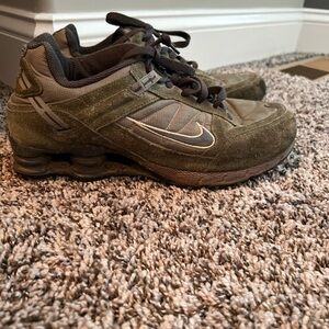 1816 RARE Vintage 2005 Nike Shox “855 Olive Street” Green 311121-301 Size 9